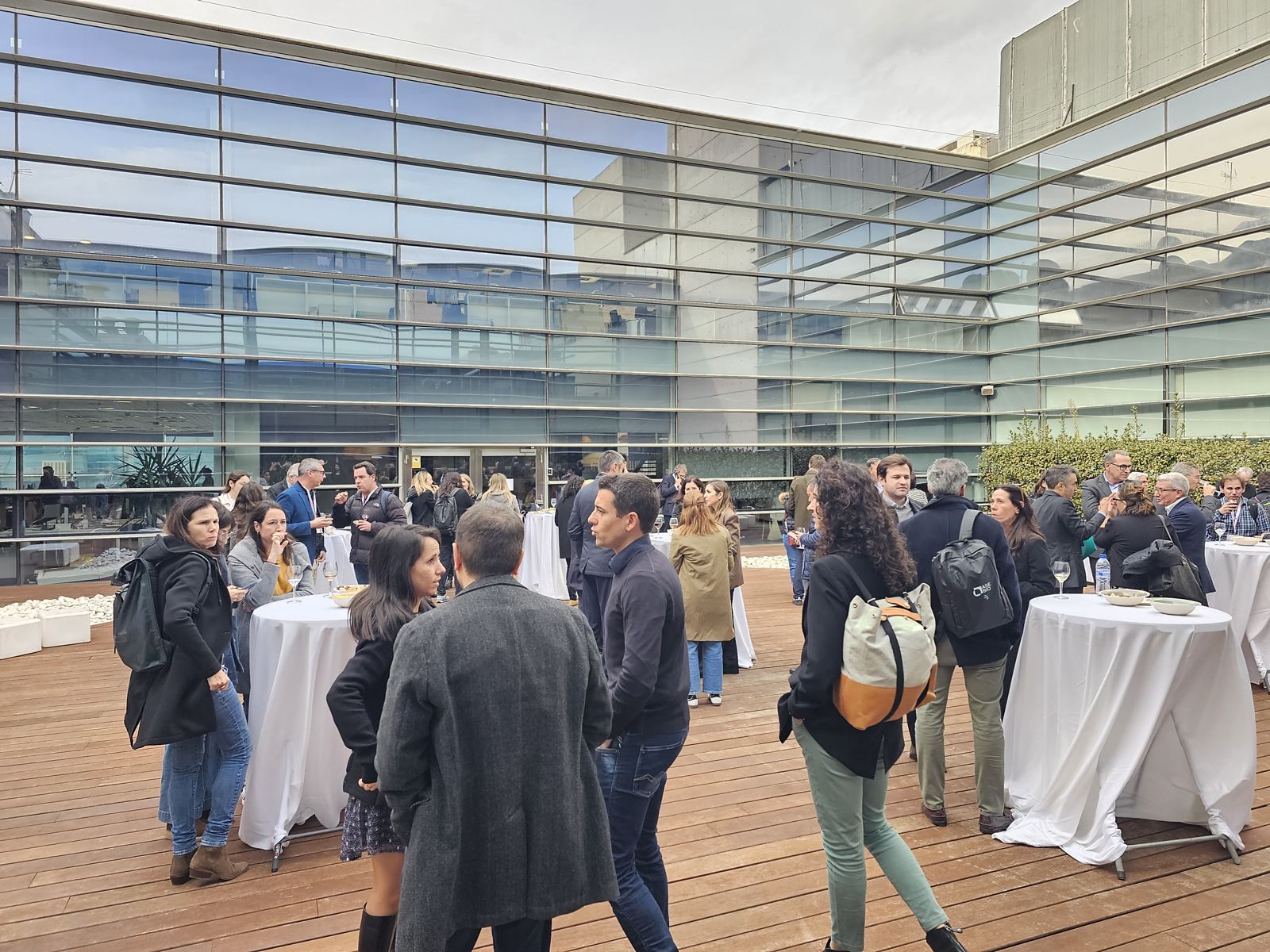 Cóctel corporativo en una terraza de Barcelona